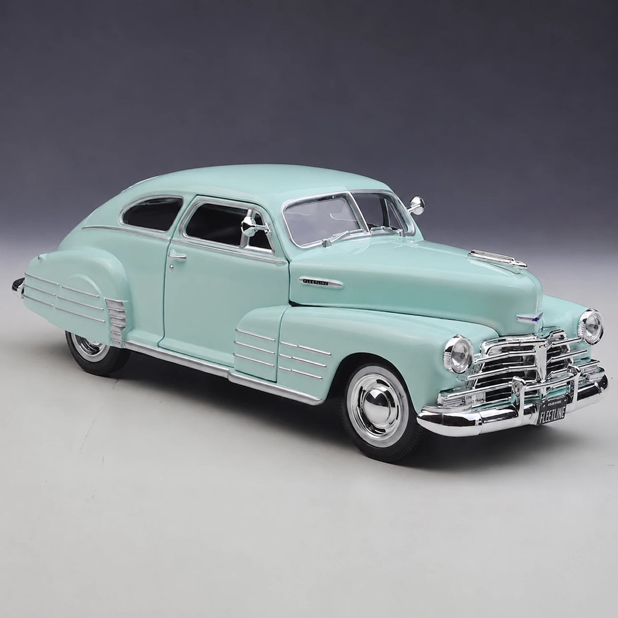 Maisto Chevrolet 1948 Fleetline Aerosedan blauw 1:24 – diecast displaymodel