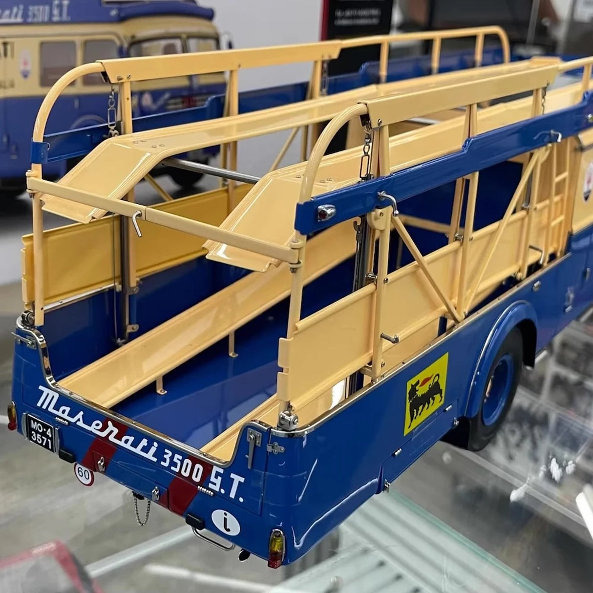 CMC Maserati 1960 Race Transporter 1:18 – Collectible Diecast Model Die-Cast