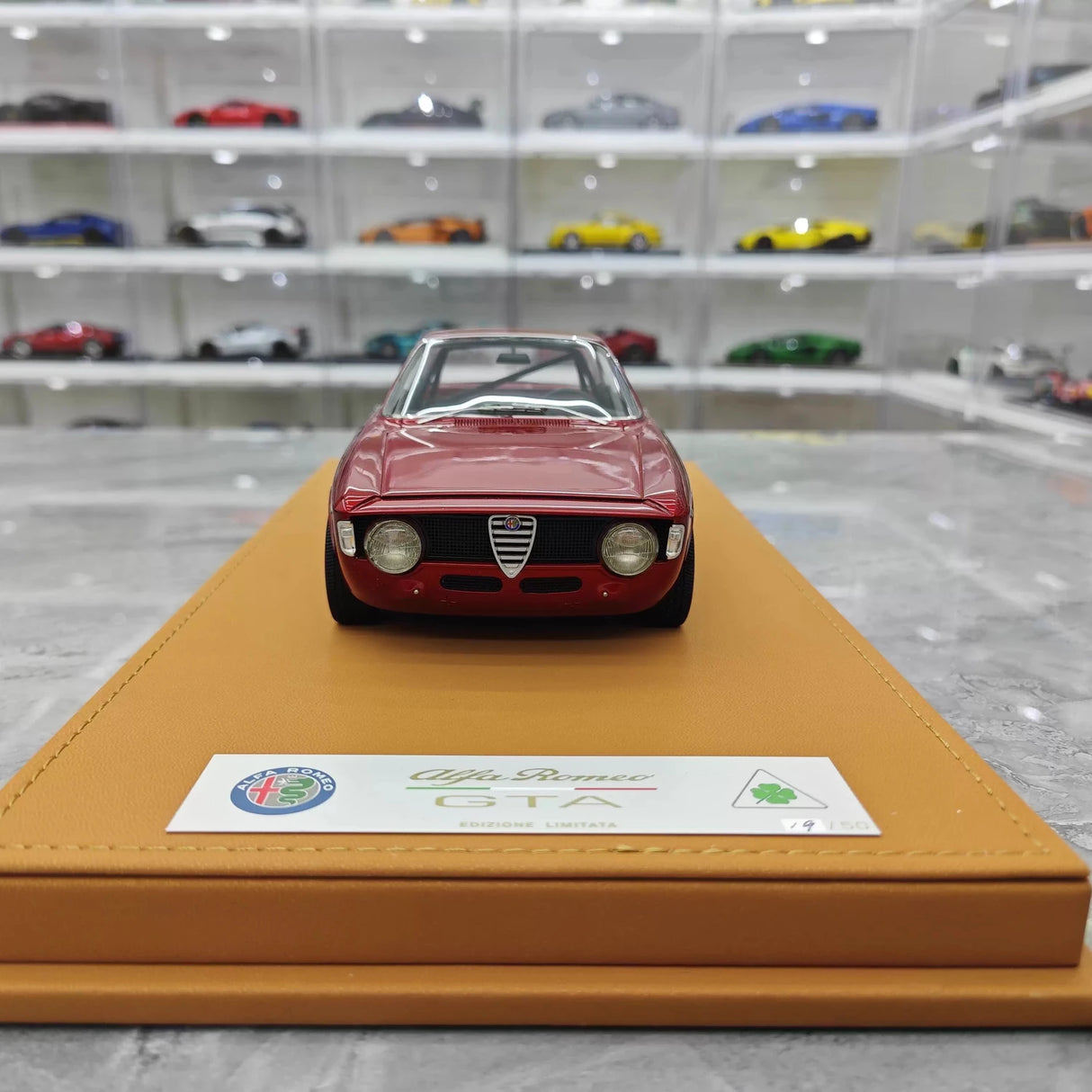 DMH Modelo Alfa Romeo 1965 GTA 1300 Deep Red 1:18 – Resina de Modelo de Resina Colecionável