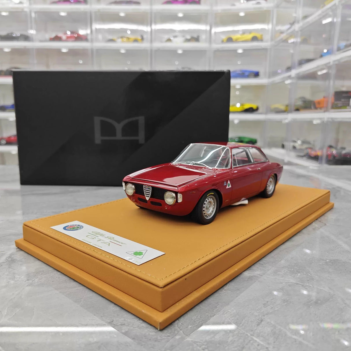 DMH Modelo Alfa Romeo 1965 GTA 1300 Deep Red 1:18 – Resina de Modelo de Resina Colecionável