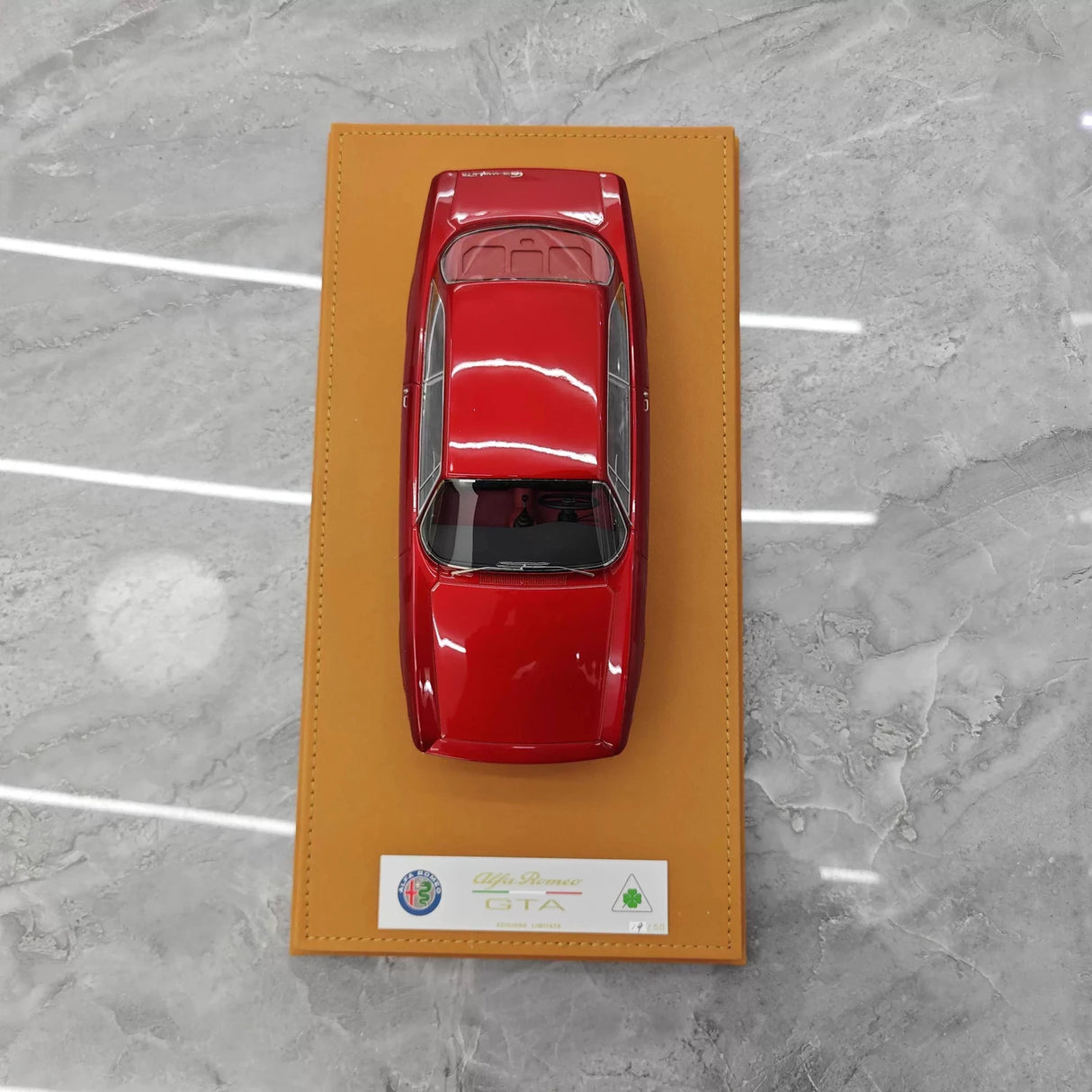 DMH Modelo Alfa Romeo 1965 GTA 1300 Deep Red 1:18 – Resina de Modelo de Resina Colecionável