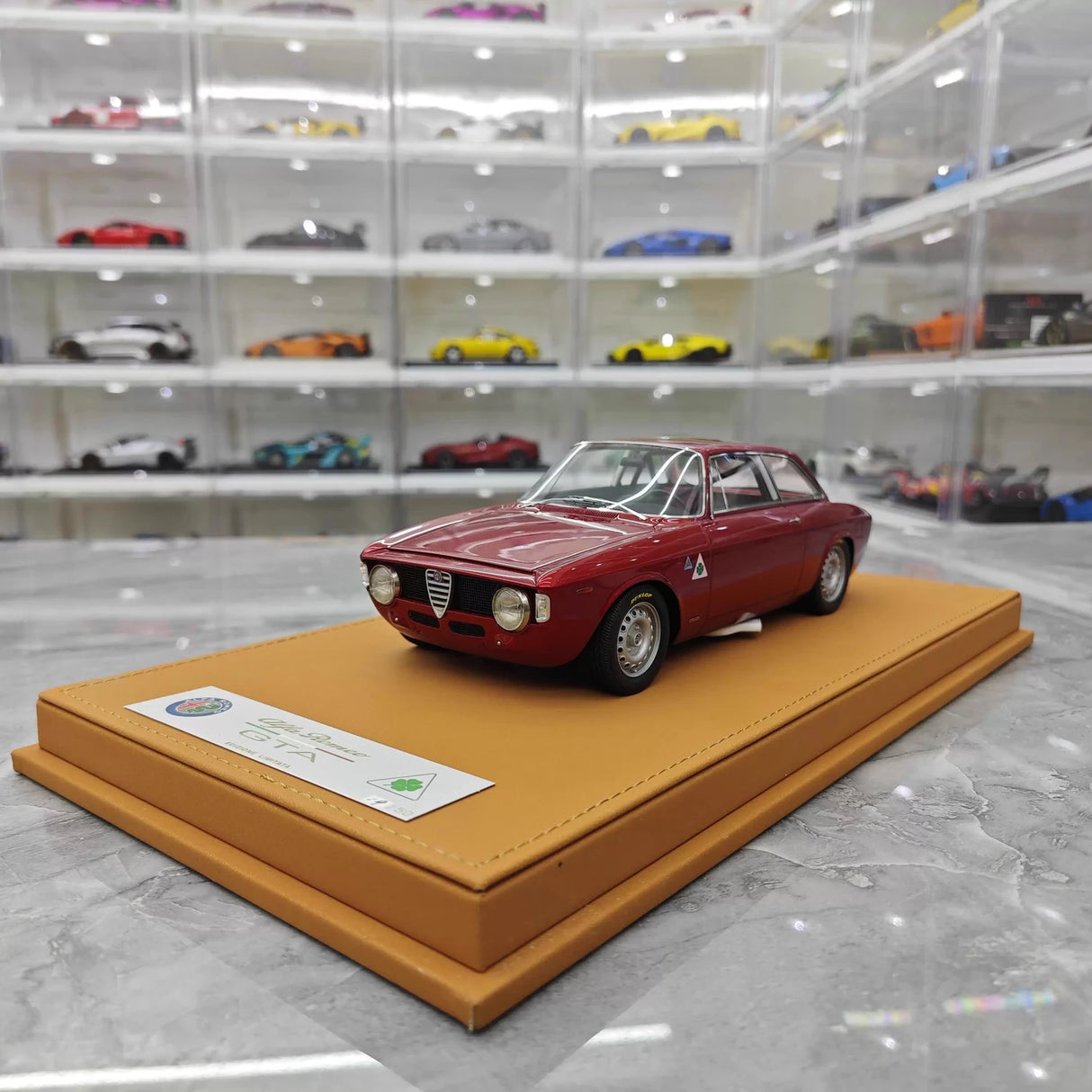 DMH Modelo Alfa Romeo 1965 GTA 1300 Deep Red 1:18 – Resina de Modelo de Resina Colecionável