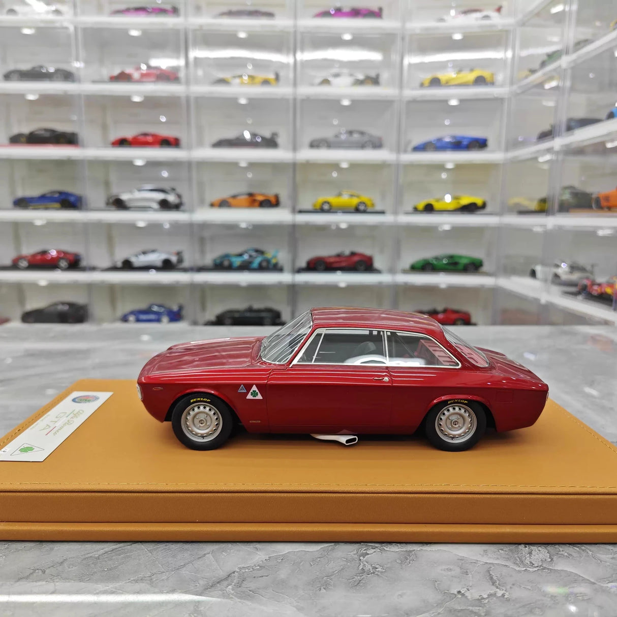 DMH Modelo Alfa Romeo 1965 GTA 1300 Deep Red 1:18 – Resina de Modelo de Resina Colecionável