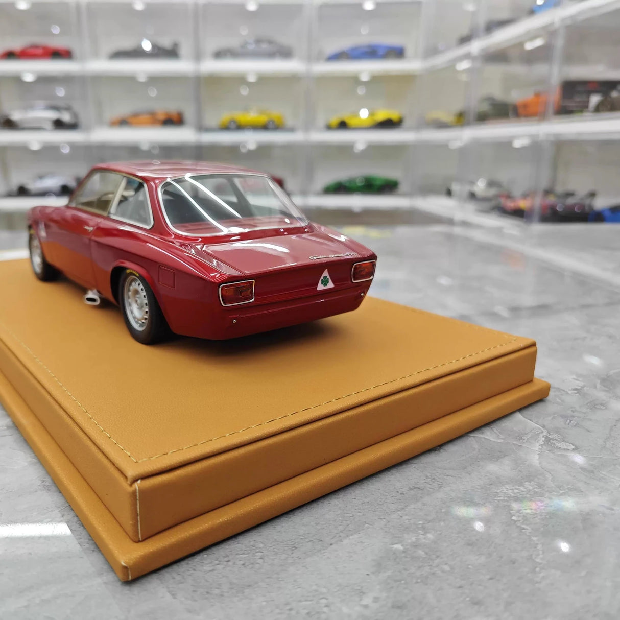 DMH Modelo Alfa Romeo 1965 GTA 1300 Deep Red 1:18 – Resina de Modelo de Resina Colecionável