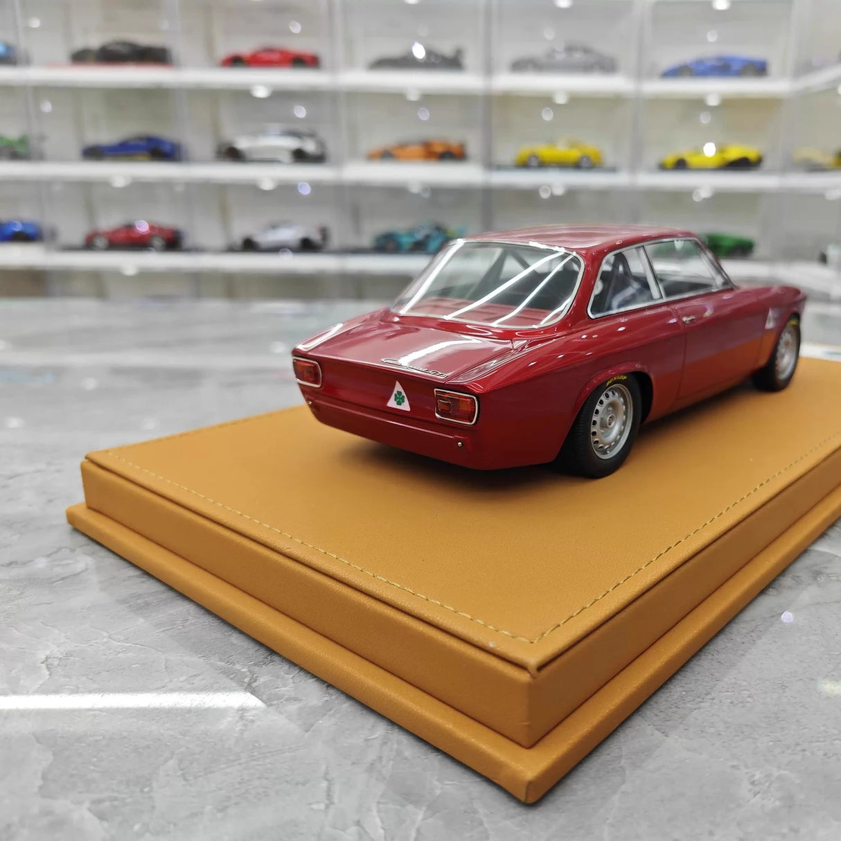 DMH Modelo Alfa Romeo 1965 GTA 1300 Deep Red 1:18 – Resina de Modelo de Resina Colecionável