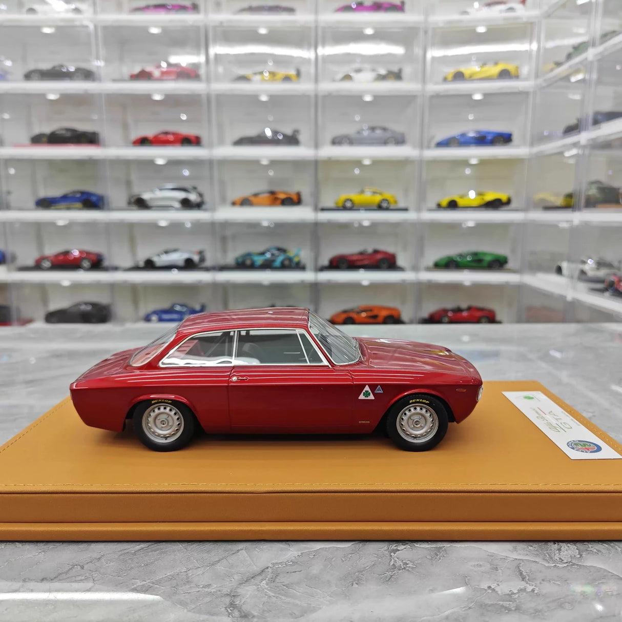 DMH Modelo Alfa Romeo 1965 GTA 1300 Deep Red 1:18 – Resina de Modelo de Resina Colecionável