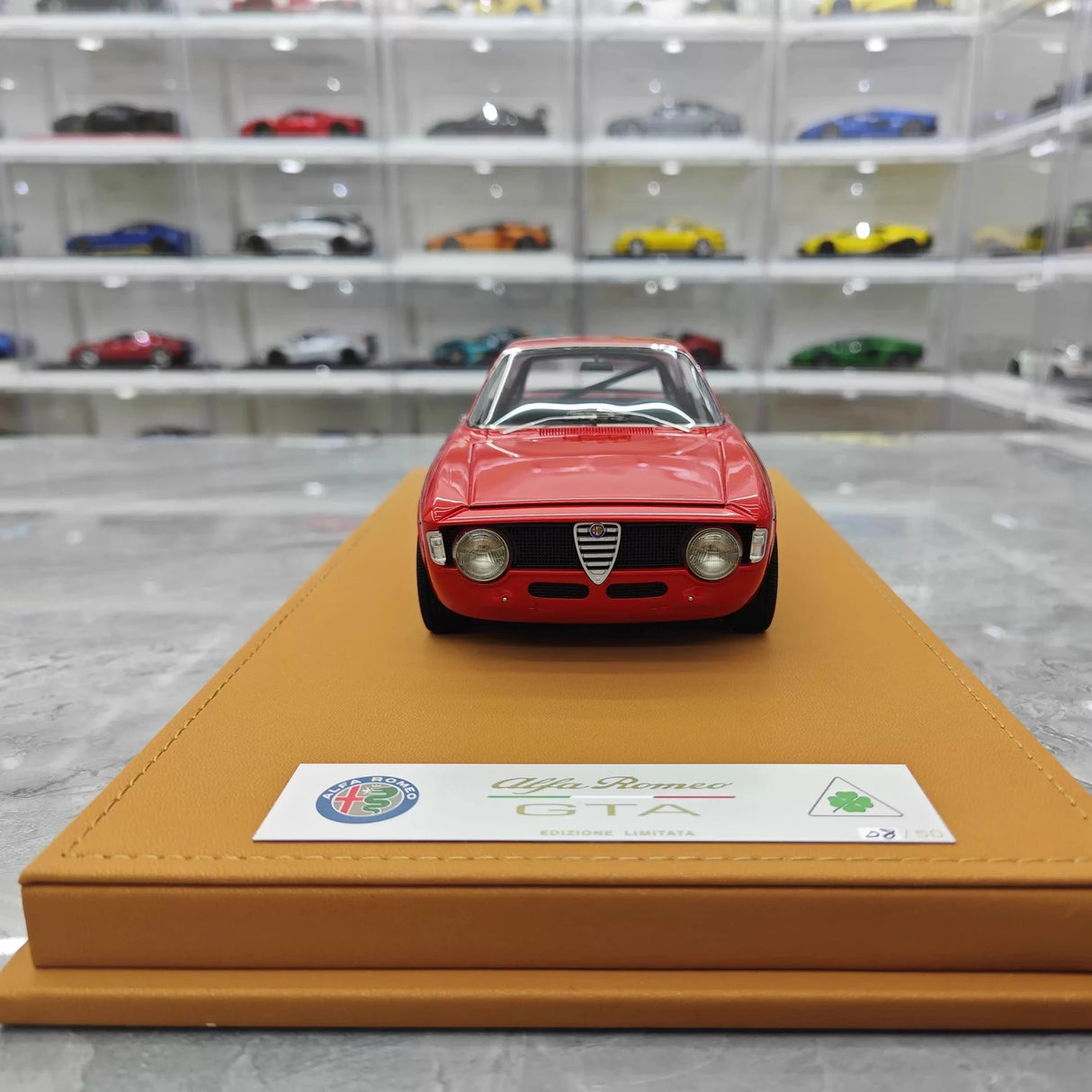 DMH Model Alfa Romeo 1965 GTA 1300 Red 1:18 – Resina de Modelo de Resina de Coleção