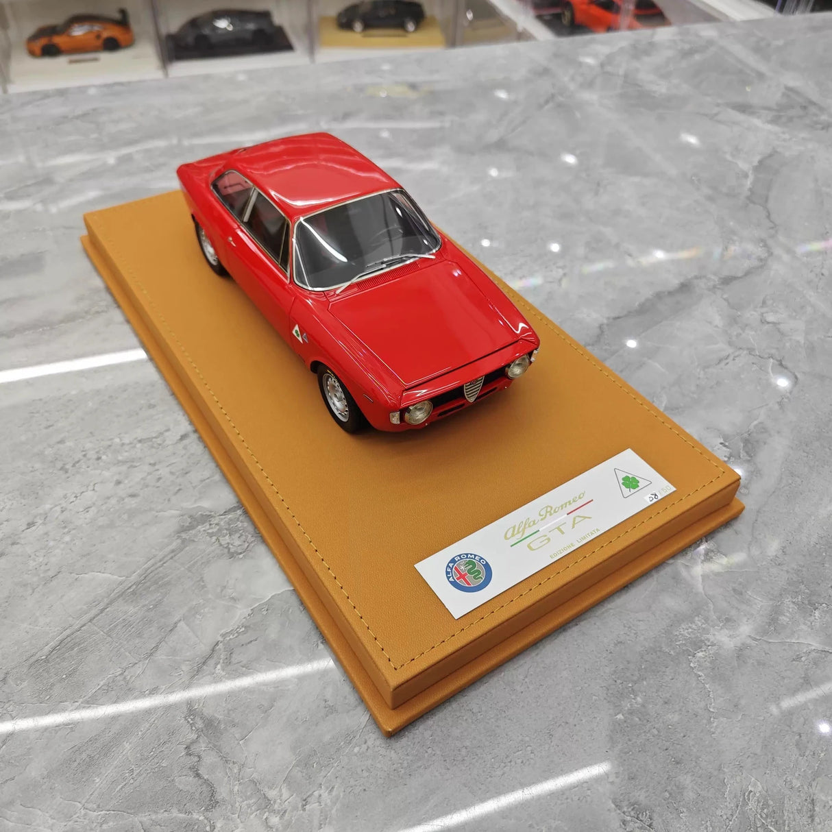 DMH Model Alfa Romeo 1965 GTA 1300 Red 1:18 – Resina de Modelo de Resina de Coleção