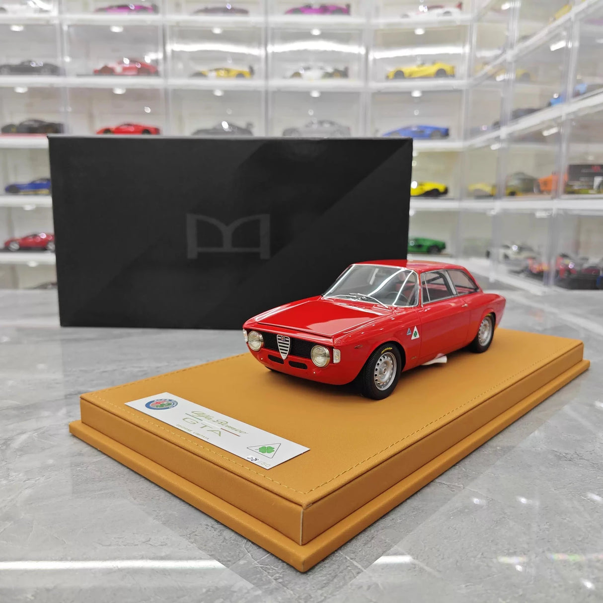 DMH Model Alfa Romeo 1965 GTA 1300 Red 1:18 – Resina de Modelo de Resina de Coleção