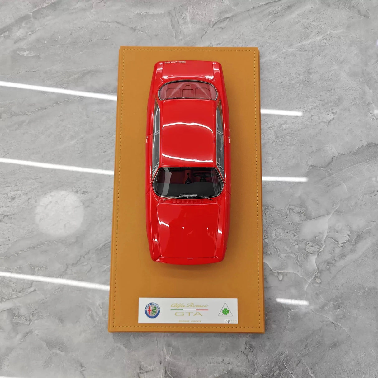 DMH Model Alfa Romeo 1965 GTA 1300 Red 1:18 – Resina de Modelo de Resina de Coleção