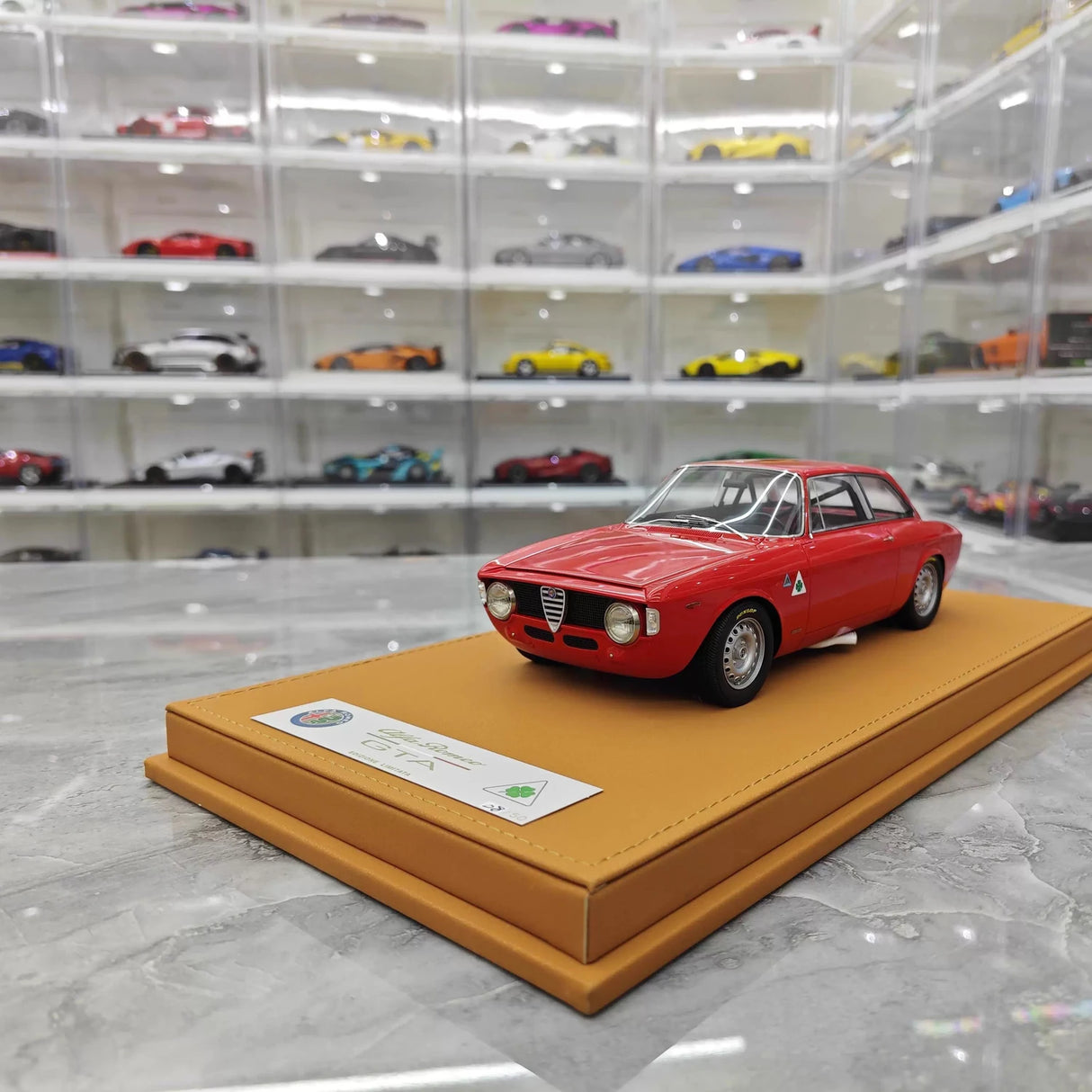 DMH Model Alfa Romeo 1965 GTA 1300 Red 1:18 – Resina de Modelo de Resina de Coleção