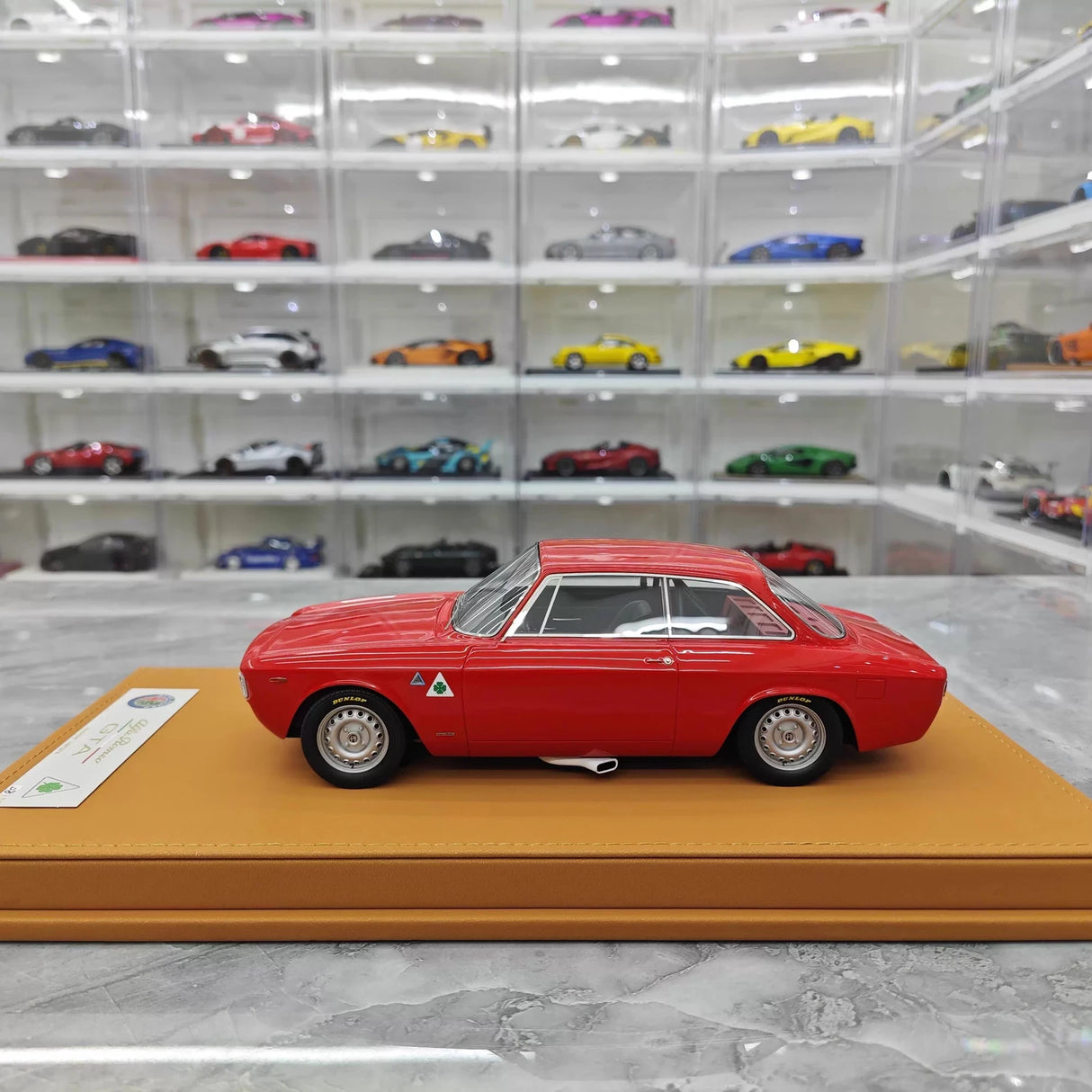 DMH Model Alfa Romeo 1965 GTA 1300 Red 1:18 – Resina de Modelo de Resina de Coleção