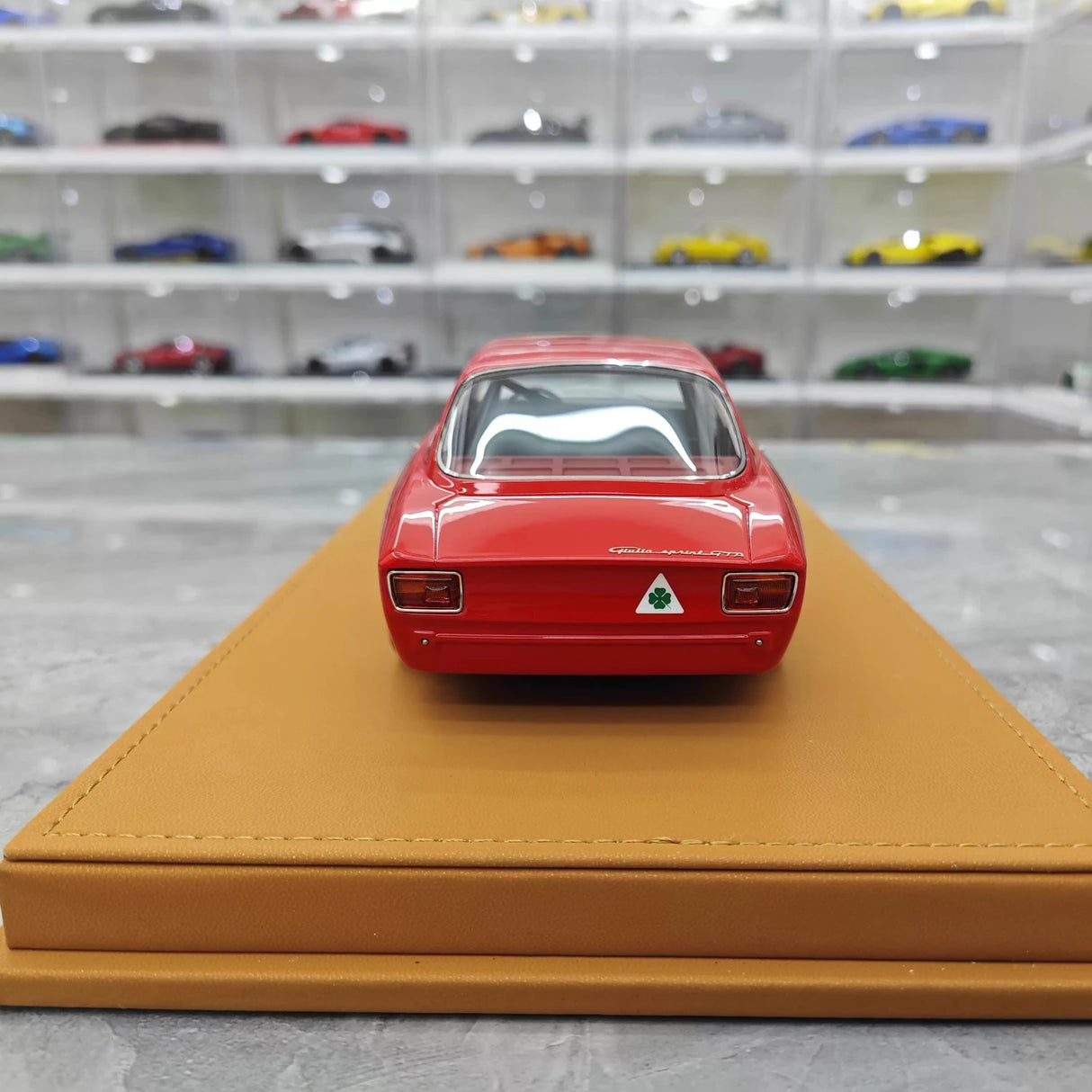 DMH Model Alfa Romeo 1965 GTA 1300 Red 1:18 – Resina de Modelo de Resina de Coleção