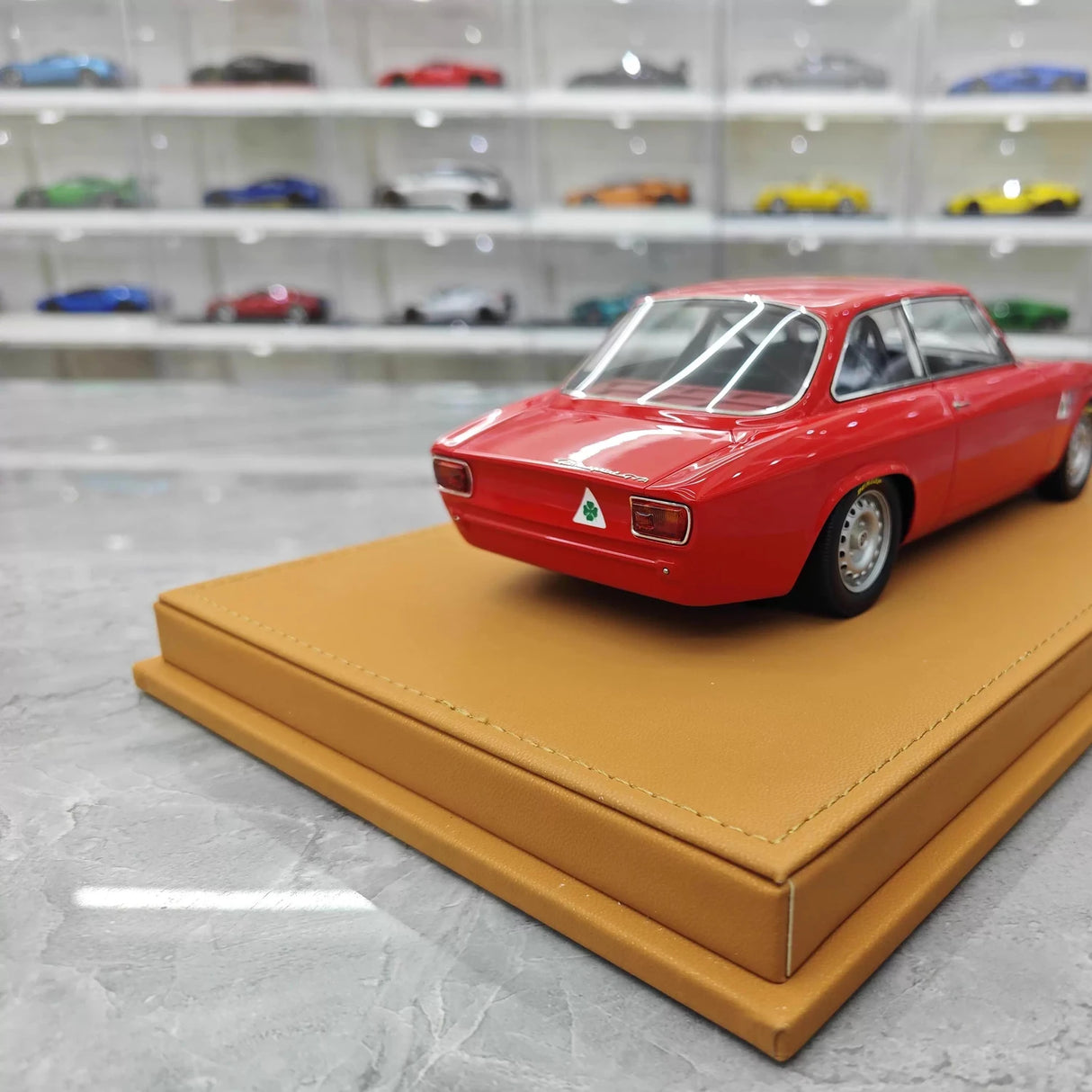 DMH Model Alfa Romeo 1965 GTA 1300 Red 1:18 – Resina de Modelo de Resina de Coleção