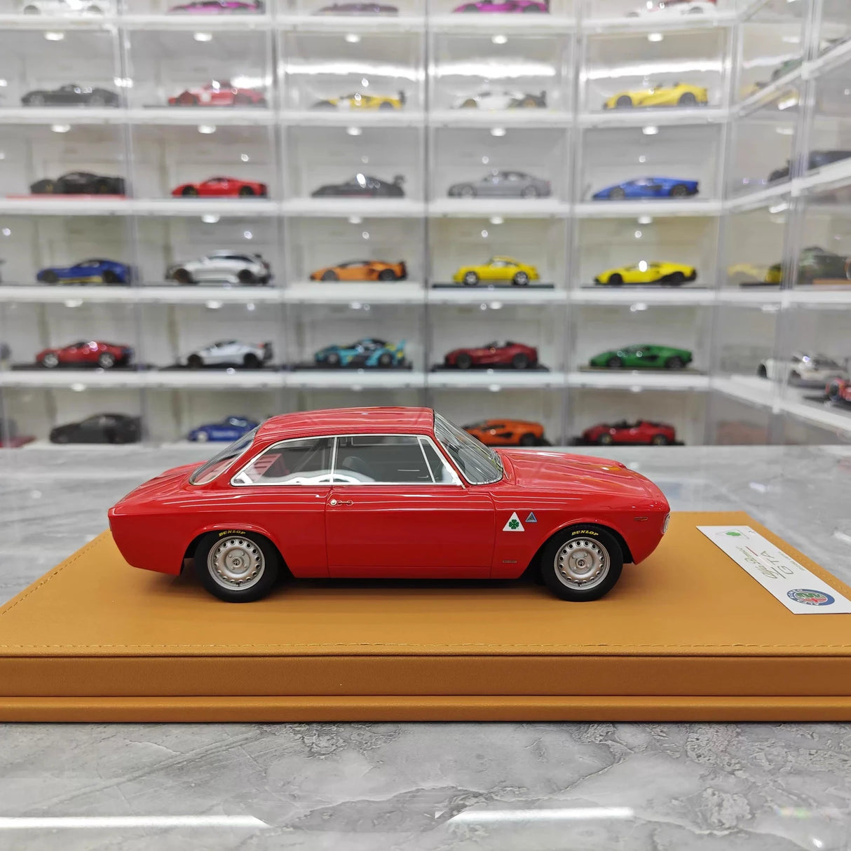 DMH Model Alfa Romeo 1965 GTA 1300 Red 1:18 – Resina de Modelo de Resina de Coleção