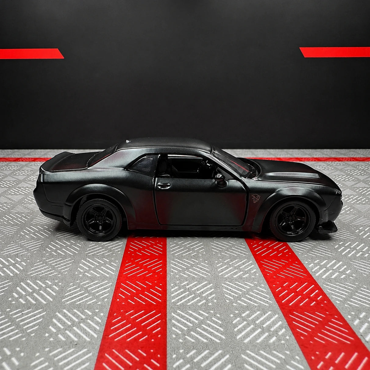 Dodge 2018 チャレンジャー SRT デーモン マットブラック 1:36 – ダイキャスト展示モデルダイキャスト