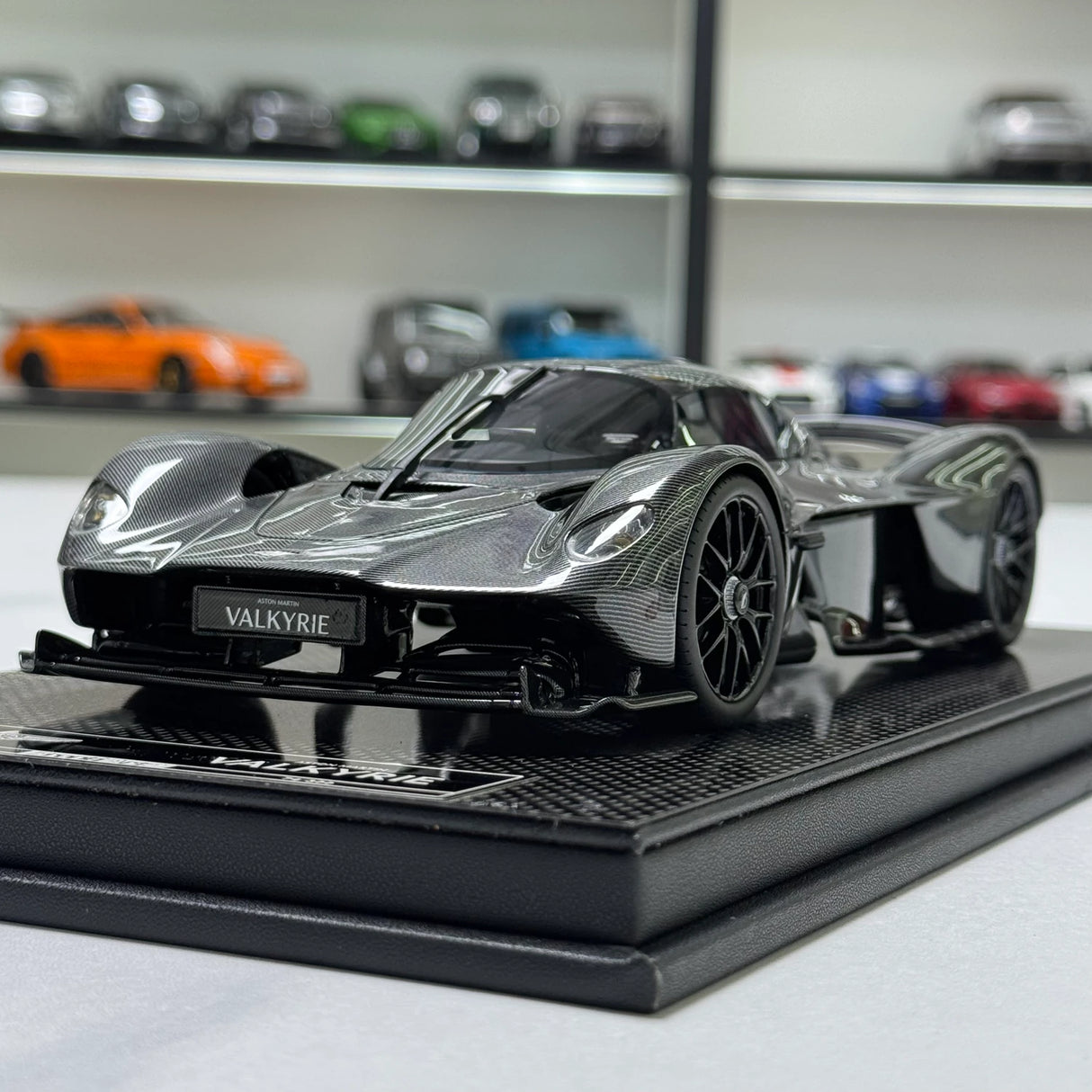 FrontiArt Aston Martin 2021 Valkyrie Carbon 1:18 – Collectible Resin Model Resin