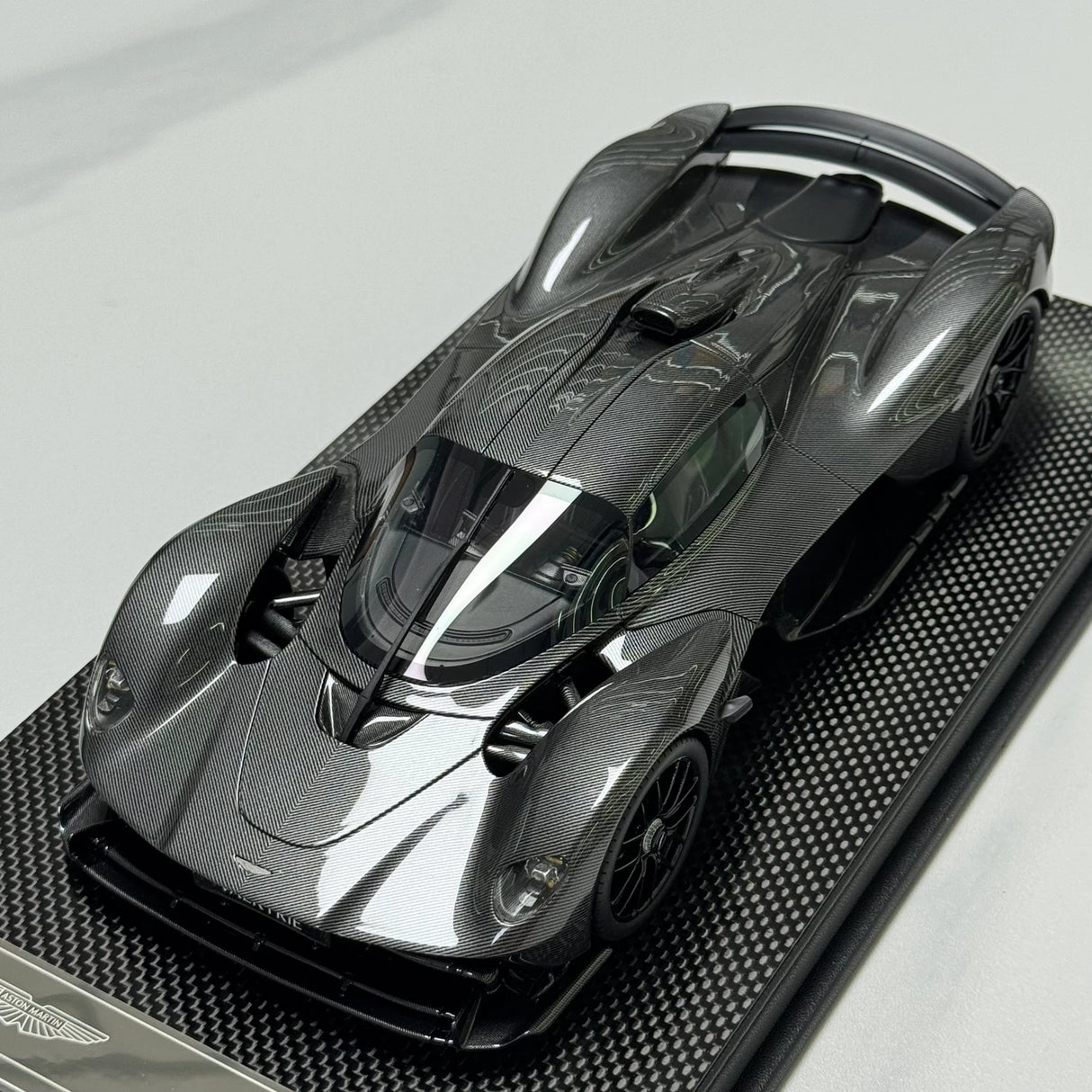 FrontiArt Aston Martin 2021 Valkyrie Carbon 1:18 – Collectible Resin Model Resin