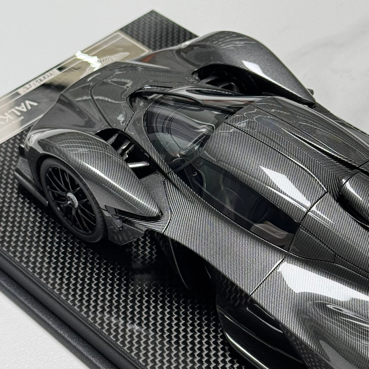FrontiArt Aston Martin 2021 Valkyrie Carbon 1:18 – Collectible Resin Model Resin