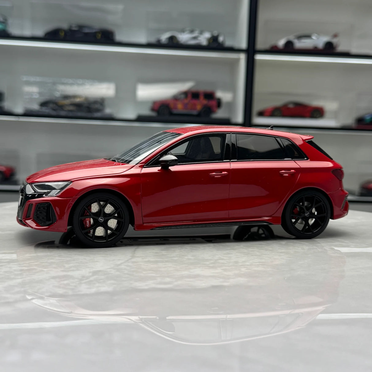 GT Spirit Audi 2021 RS3 Sportback 8Y Tango Red 1:18 – Sammelobjekt-Resin-Modellharz