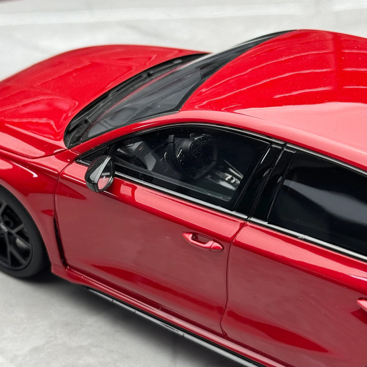 GT Spirit Audi 2021 RS3 Sportback 8Y Tango Red 1:18 – Sammelobjekt-Resin-Modellharz
