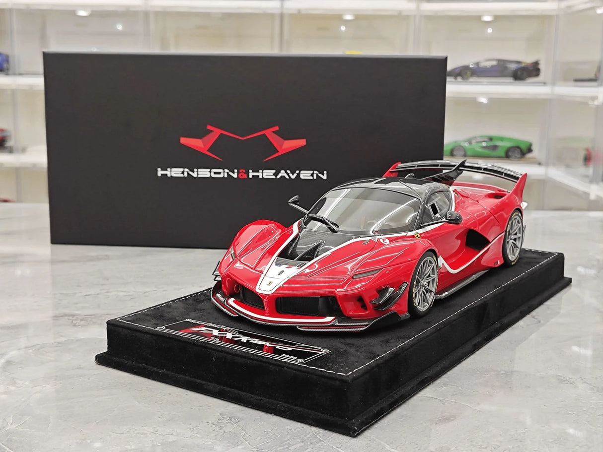 Henson & Heaven Ferrari 2017 FXX-K Evo Metallic Red Carbon Racing Livery 1:18 – Sammelobjekt-Resin-Modellharz