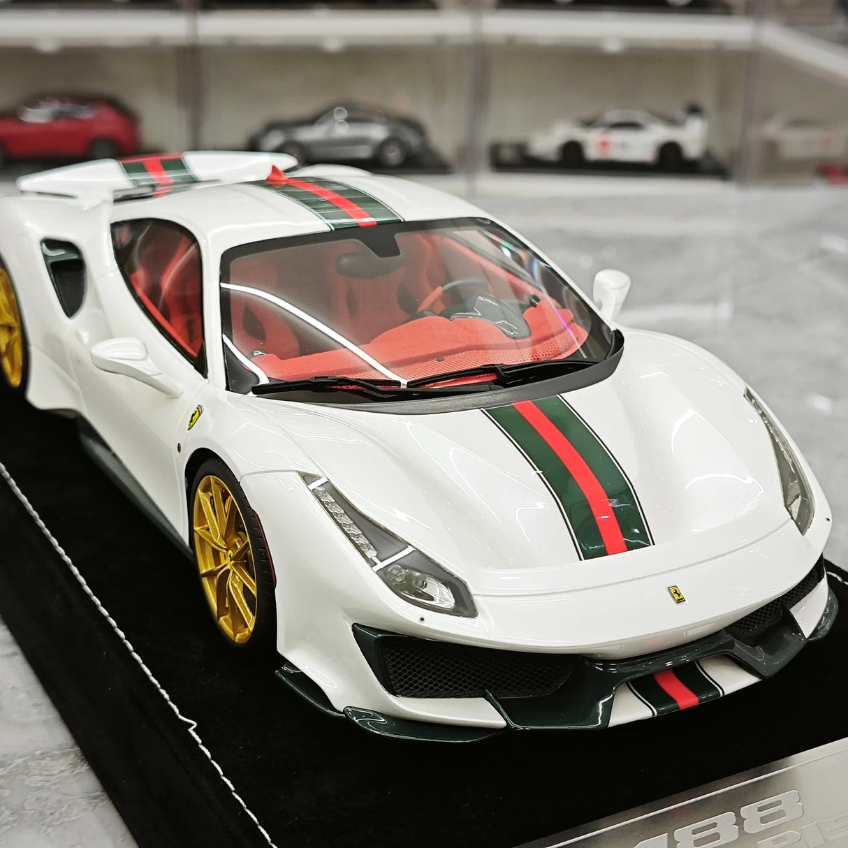 Henson & Heaven Ferrari 2018 488 Pista Gucci Edition 1:18 – Collectible Resin Model Resin