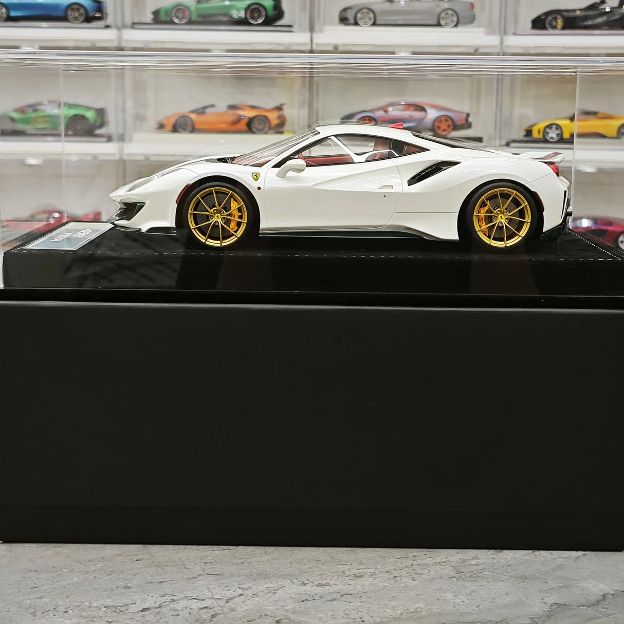 Henson & Heaven Ferrari 2018 488 Pista Gucci Edition 1:18 – Collectible Resin Model Resin