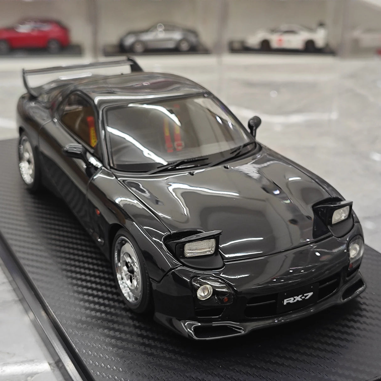 Mazda 1992 RX-7 FD3S Black 1:18 resin model car by Ignition - view 10