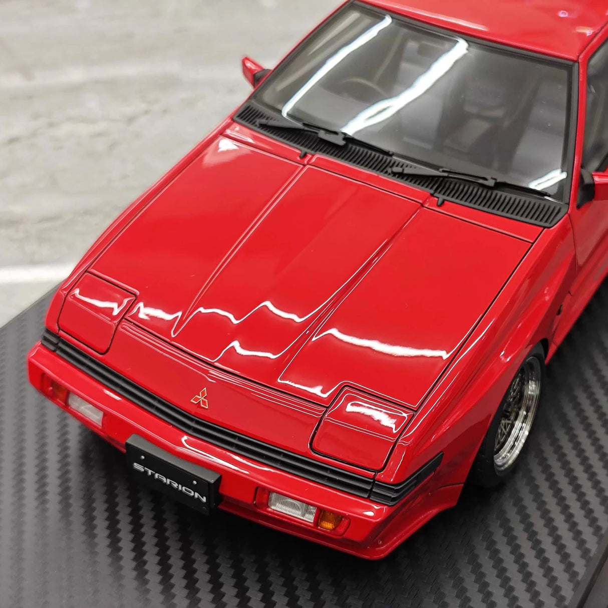 Ignition Mitsubishi 1983 Starion 2600 GSR-VR Red 1:18 – Verzamelbare resin modelresin resin