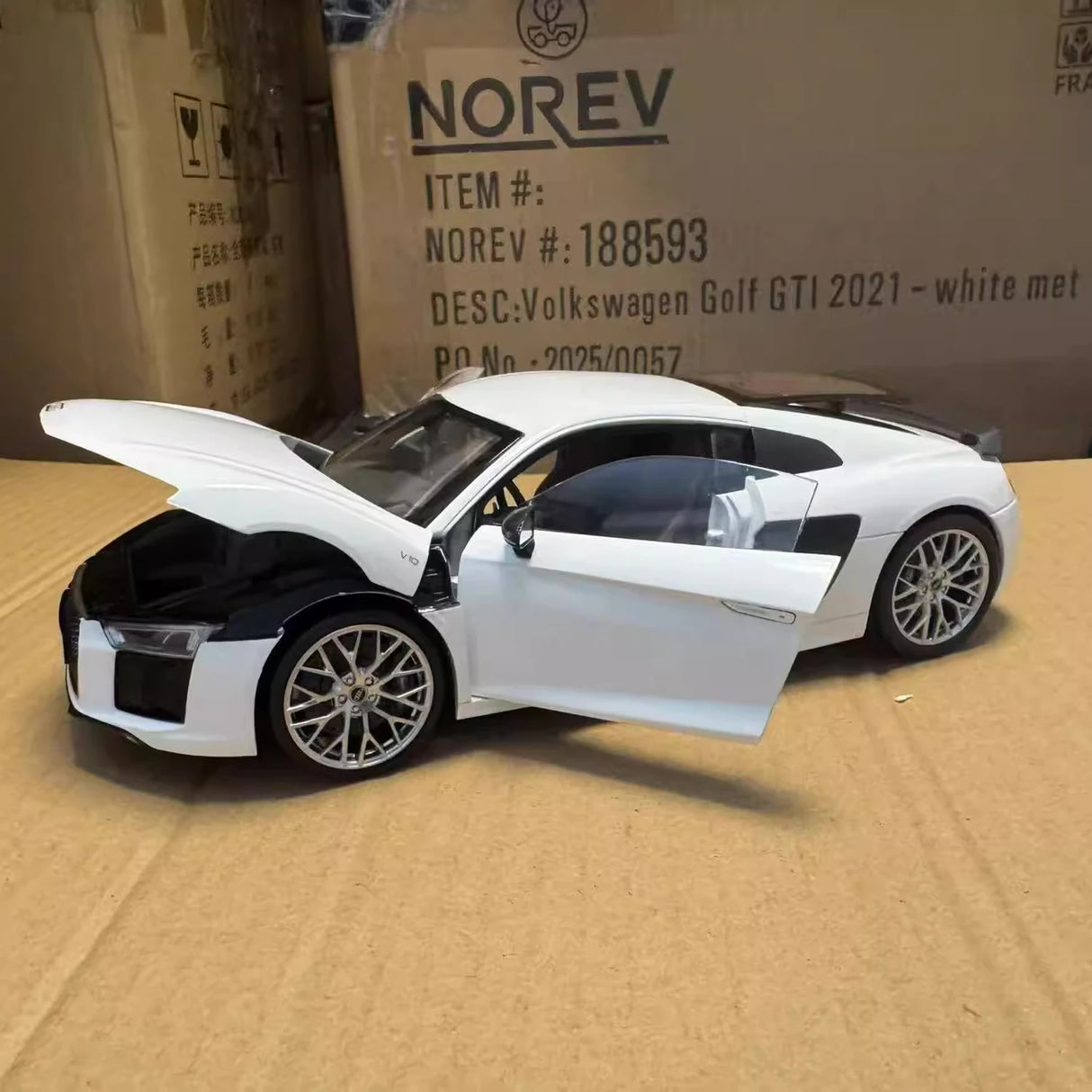 iScale Audi 2015 R8 V10 Plus Coupe wit 1:18 – diecast verzamelmodel