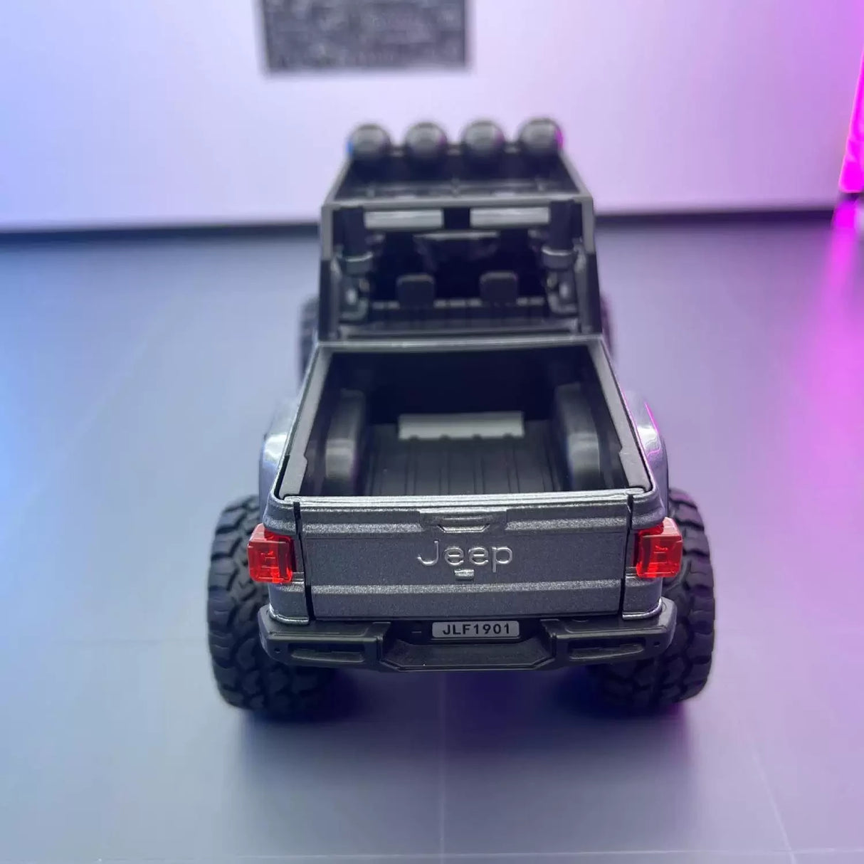 Jeep 2018 Wrangler terräng grå 1:32 – pressgjuten visningsmodell