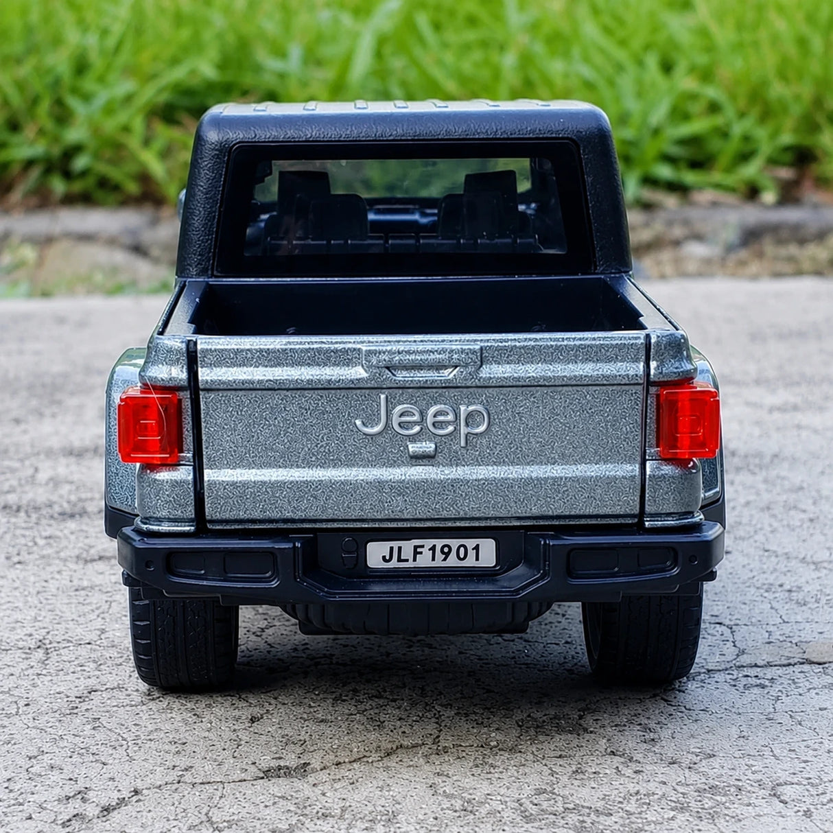 Jeep 2020 Gladiator Rubicon grå 1:32 – pressgjuten visningsmodell