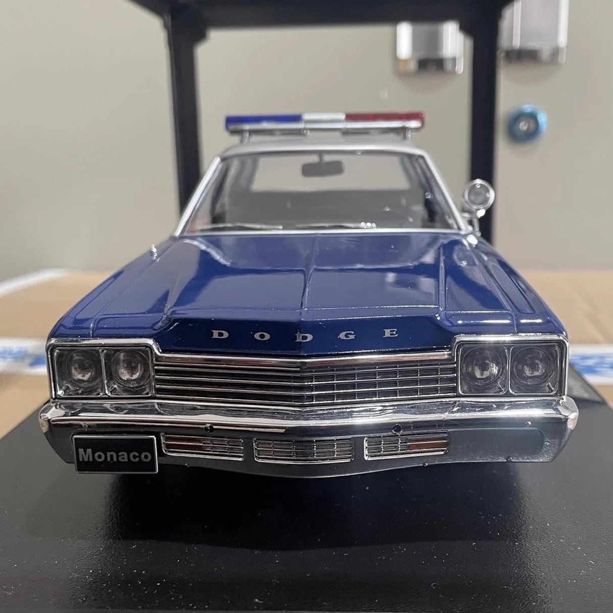 KK Skala Dodge 1974 Monaco Nevada Highway Patrol 1:18 – Kolekcjonerskie modele odlewane z odlewu