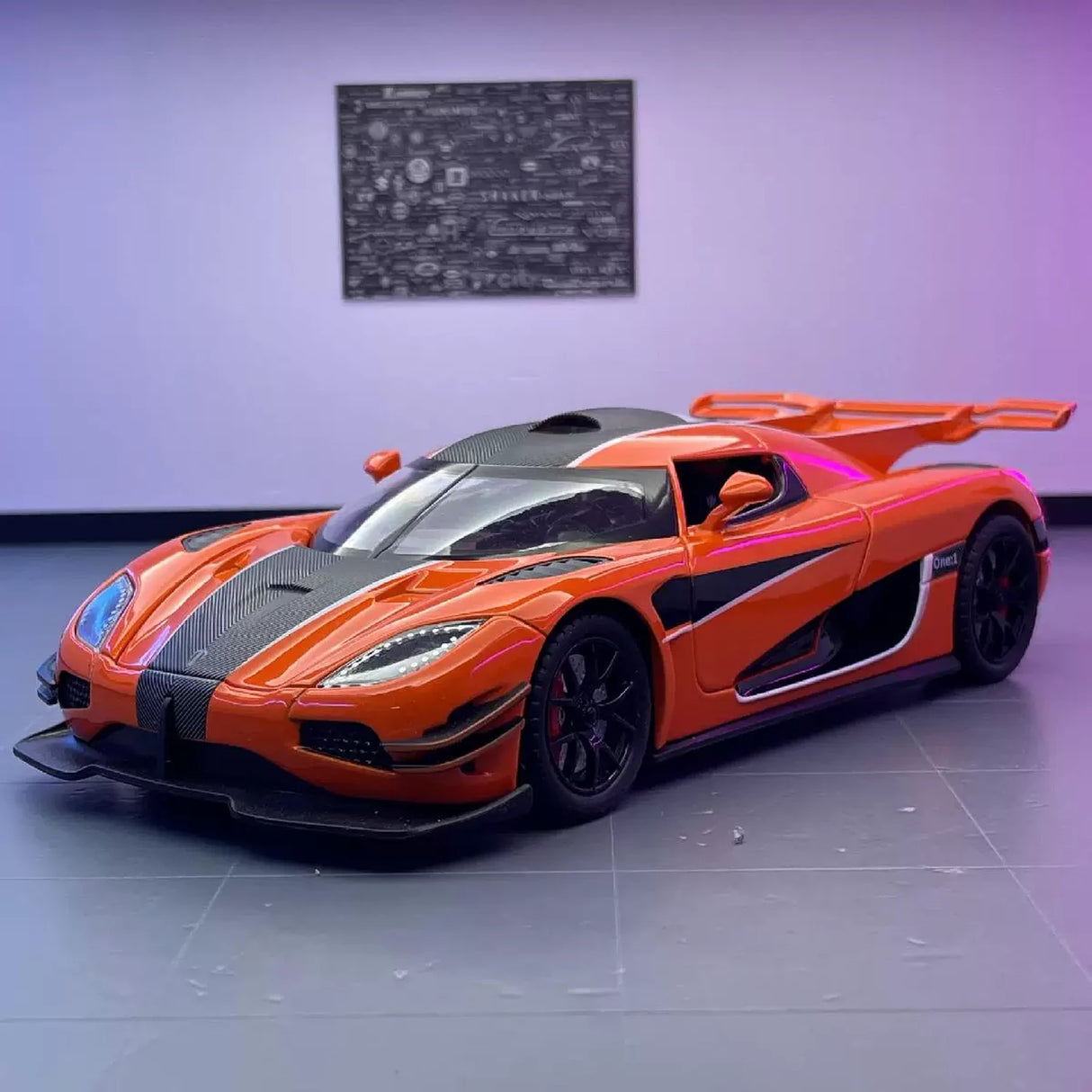 Koenigsegg 2014 One1 oranje 1:24 – diecast displaymodel