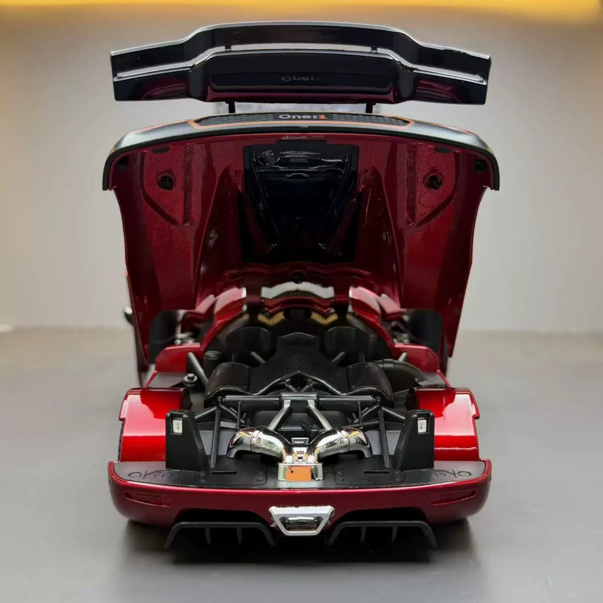 Koenigsegg 2014 One1 rood 1:24 – diecast displaymodel