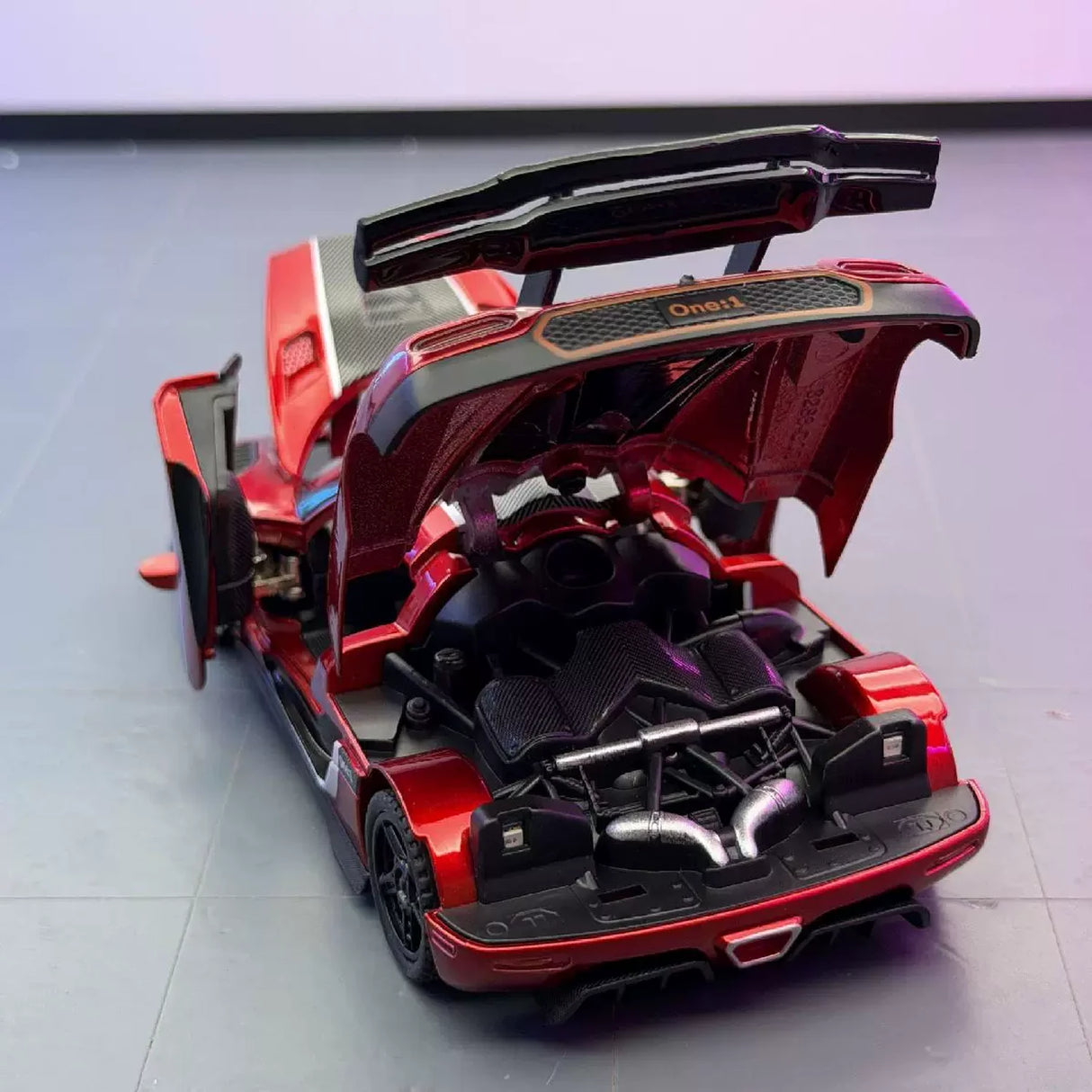 Koenigsegg 2014 One1 röd 1:32 – pressgjuten visningsmodell