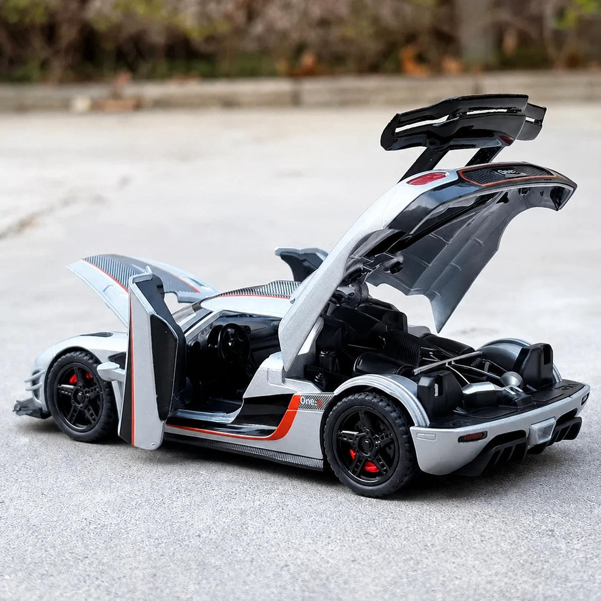 Koenigsegg 2014 One1 silver 1:32 – pressgjuten visningsmodell