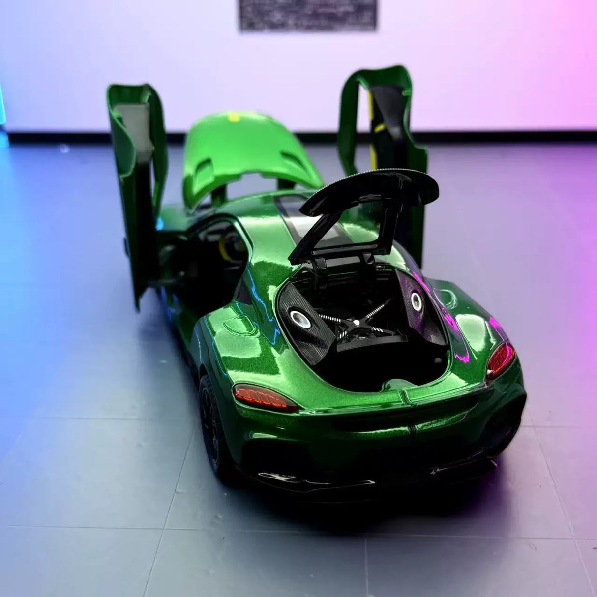 Koenigsegg 2020 Gemera groen 1:24 – diecast displaymodel
