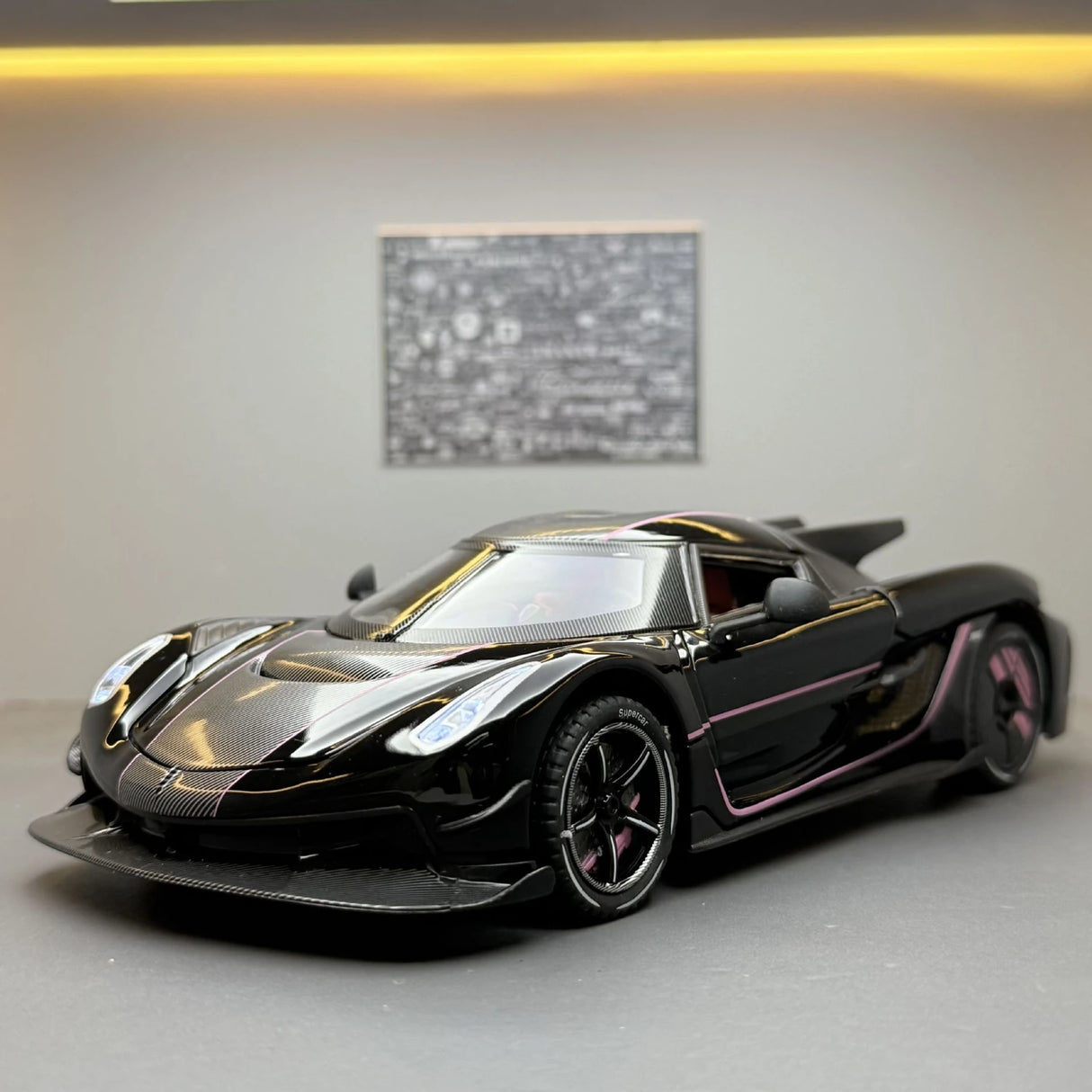 Koenigsegg 2020 Jesko Absolut zwart 1:24 – diecast displaymodel