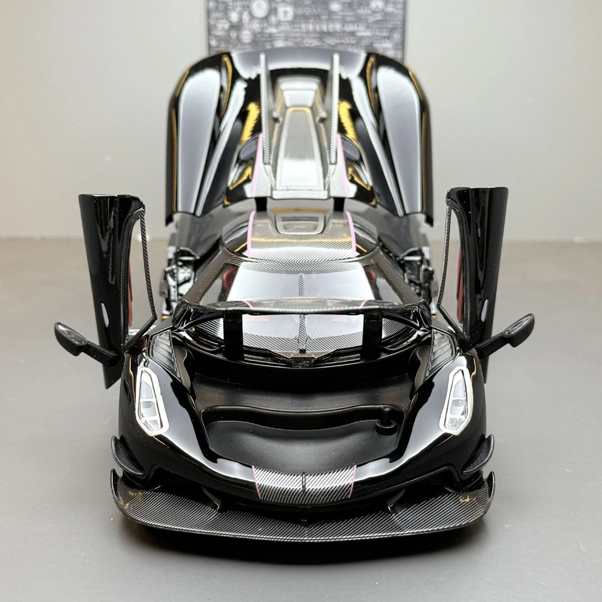 Koenigsegg 2020 Jesko Absolut zwart 1:24 – diecast displaymodel