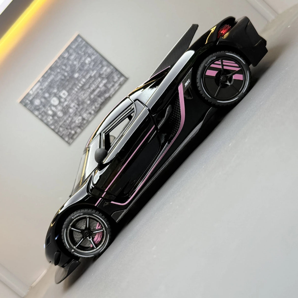 Koenigsegg 2020 Jesko Absolut zwart 1:24 – diecast displaymodel