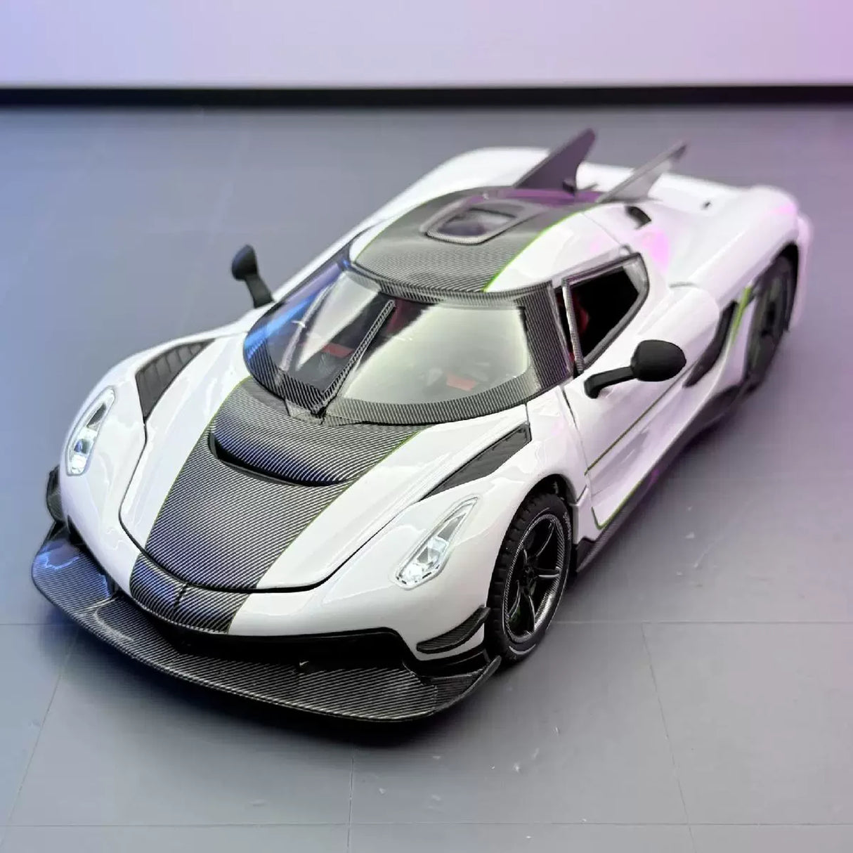 Koenigsegg 2020 Jesko Absolut wit 1:24 – diecast displaymodel