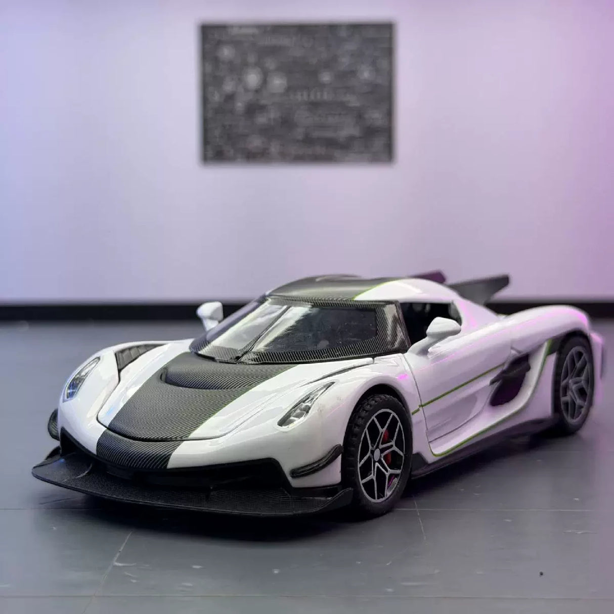 Koenigsegg 2020 Jesko Absolut vit 1:32 – pressgjuten visningsmodell