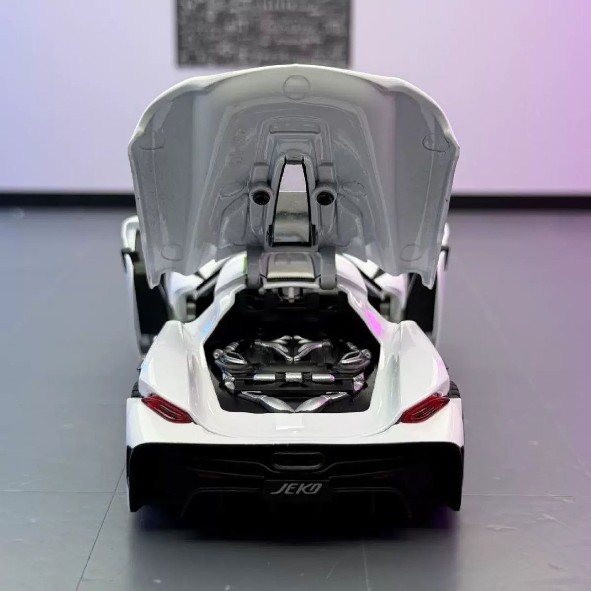 Koenigsegg 2020 Jesko Absolut vit 1:32 – pressgjuten visningsmodell