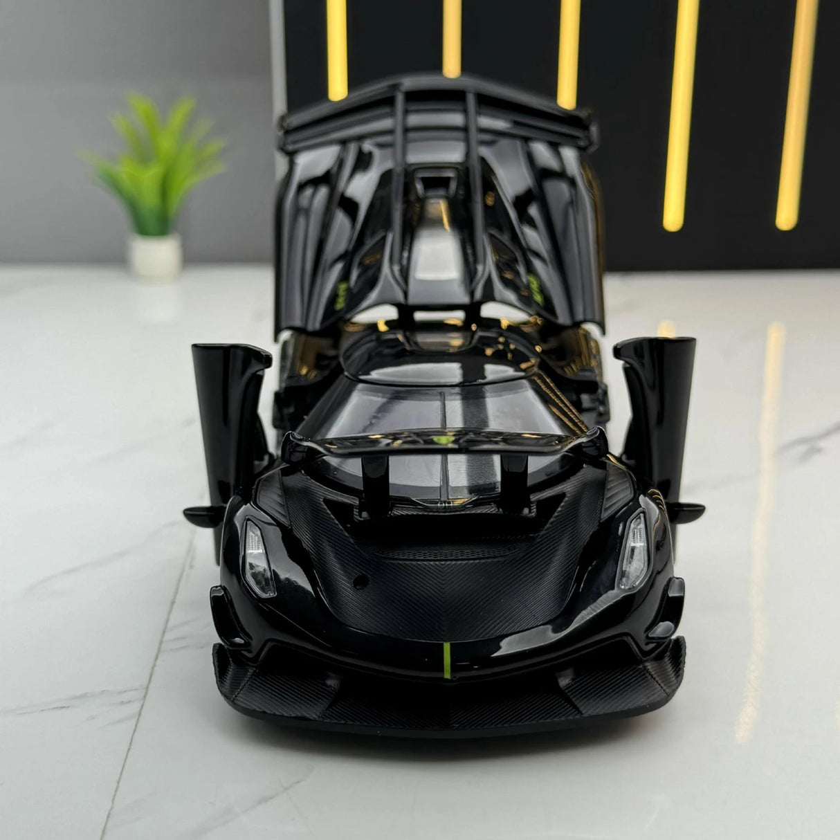 Koenigsegg 2021 Jesko Attack svart 1:32 – pressgjuten visningsmodell