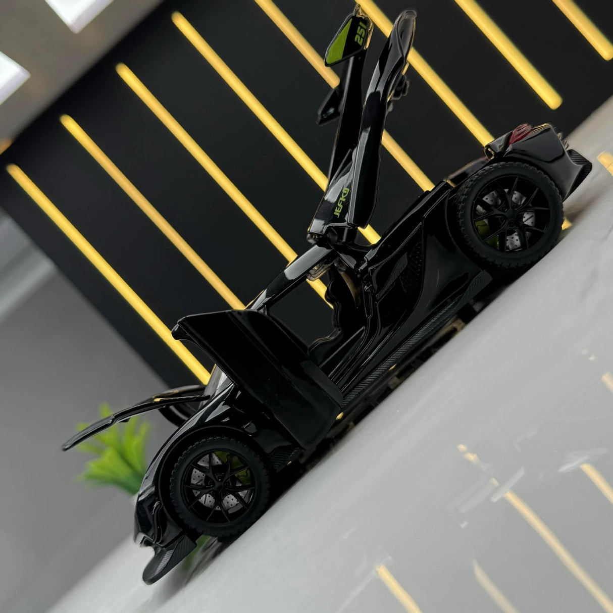 Koenigsegg 2021 Jesko Attack svart 1:32 – pressgjuten visningsmodell