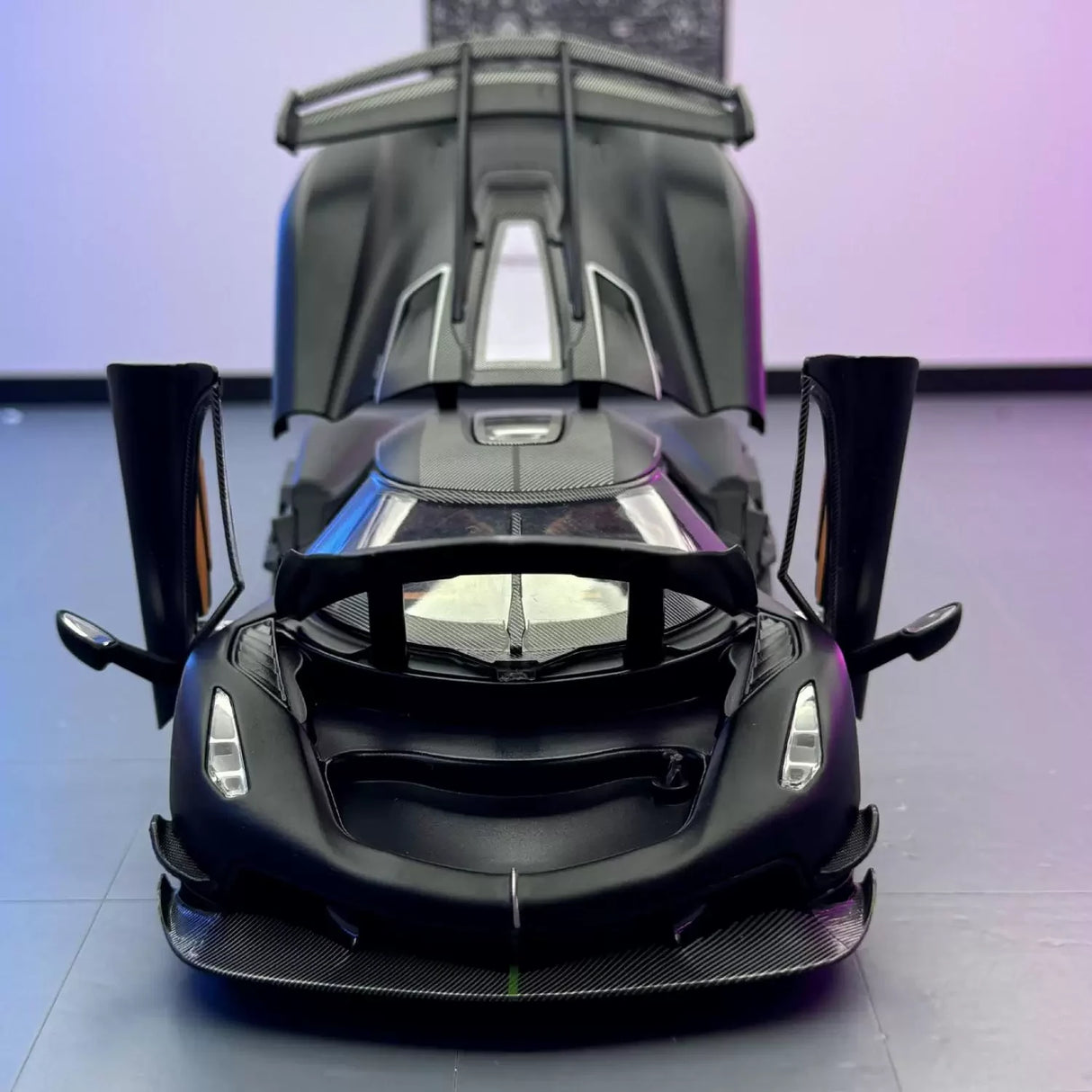 Koenigsegg 2021 Jesko Attack Matte zwart 1:24 – diecast displaymodel