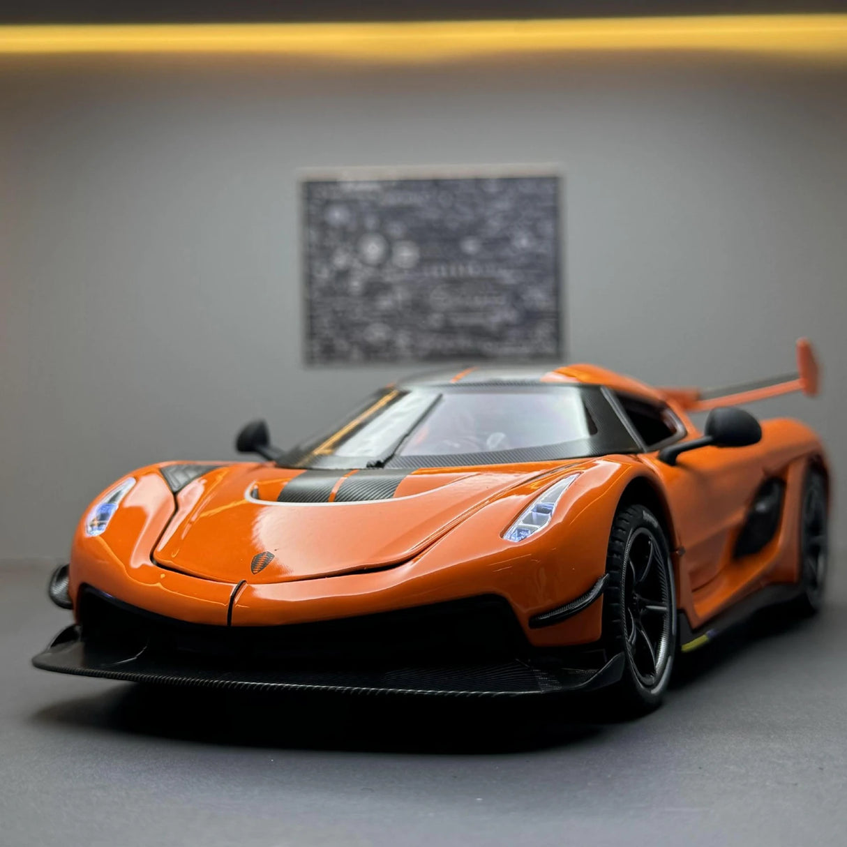 Koenigsegg 2021 Jesko Attack oranje 1:24 – diecast displaymodel