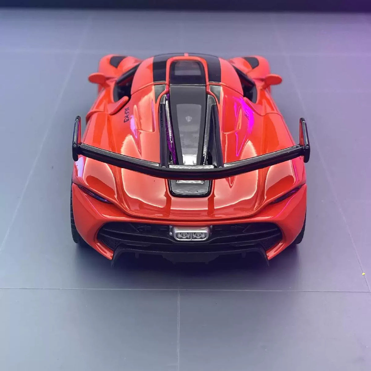 Koenigsegg 2021 Jesko Attack orange 1:32 – pressgjuten visningsmodell
